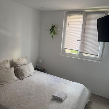 Privat Room In Private Security Residence With Free Parking, 1 Minute From Tramway, 9 Minutes From De Center, Accessible All Transports Nice Exteriör bild